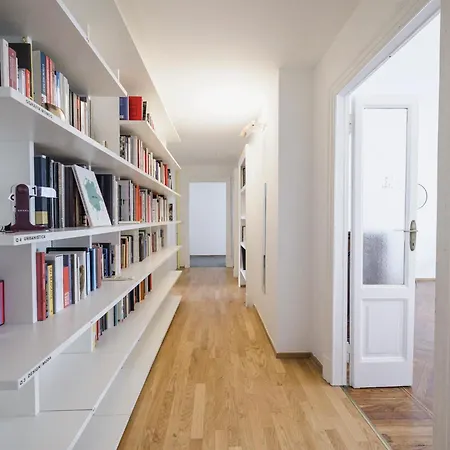 The Design Library - Monforte San Babila 아파트